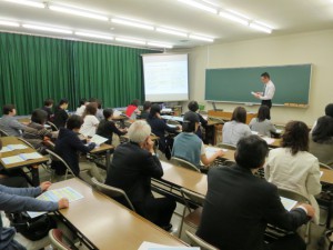 保護者の方の関心の高い、学費、奨学金、就職情報について説明会をしました。