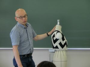 生活デザイン学科 世界でご活躍のデザイナー 佐藤慎権先生の特別授業 東京家政学院大学
